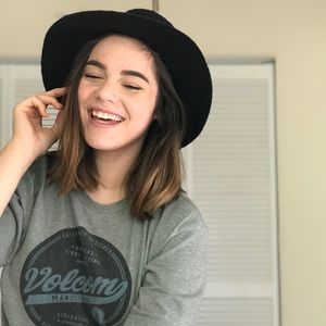 Meet your Posher, Nyah